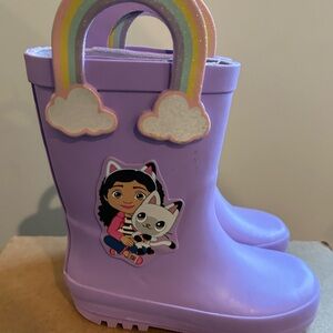 H&M Gabby’s Dollhouse Lavender Kids Rain Boots with Rainbow Handles